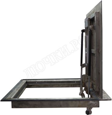 Напольный люк Дворник Уголок, нержавеющая сталь AISI 304 600*2300 Напольный люк Дворник Уголок, нержавеющая сталь AISI 304 600*2300